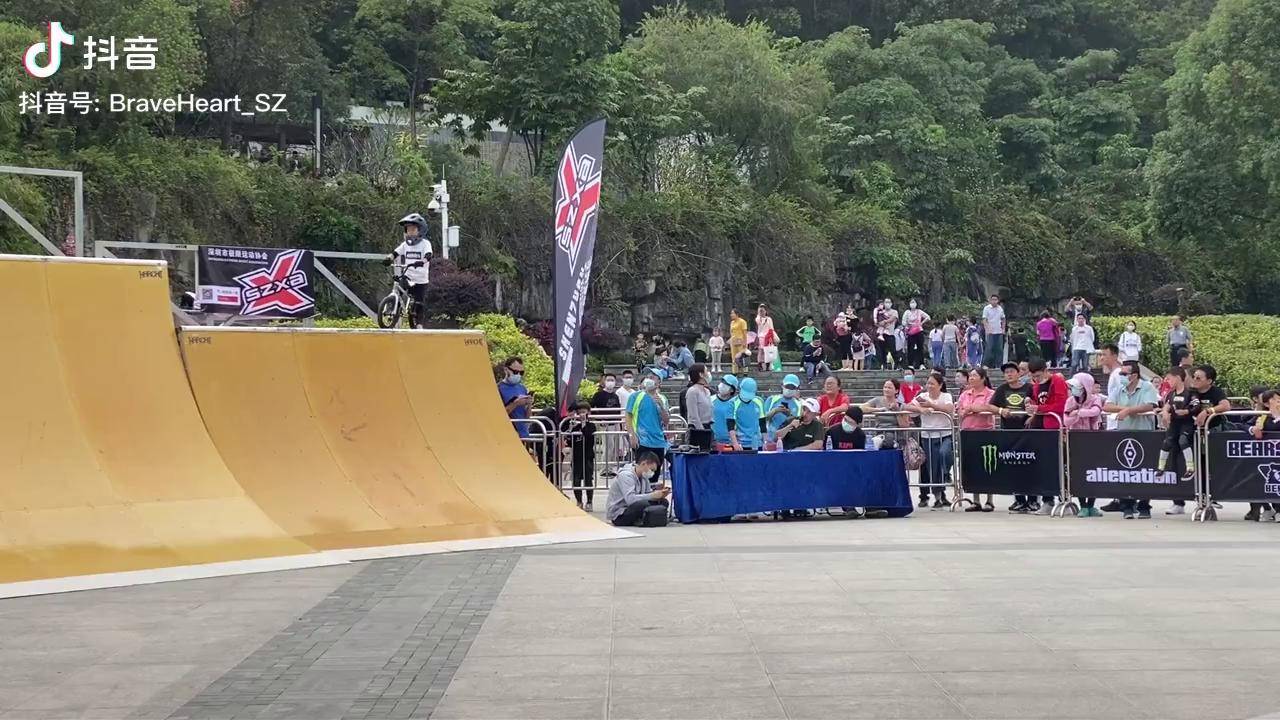泰国队反超巴西，创造出人意料的胜利，掌声雷动