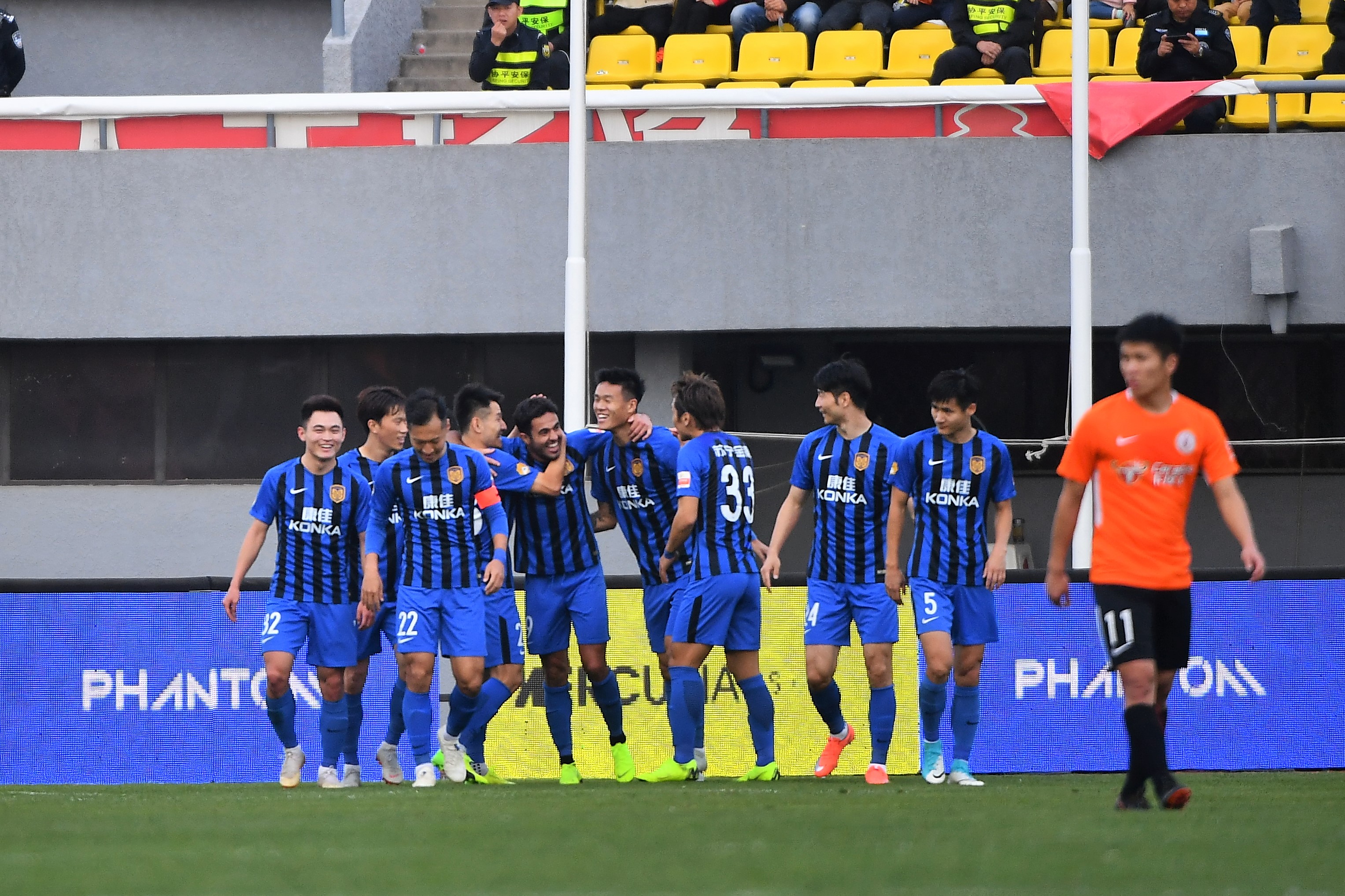 苏宁主场不敌建业,遭遇两连败压力增大,振奋人心 苏宁主场不敌建业,遭遇两连败压力增大,振奋人心