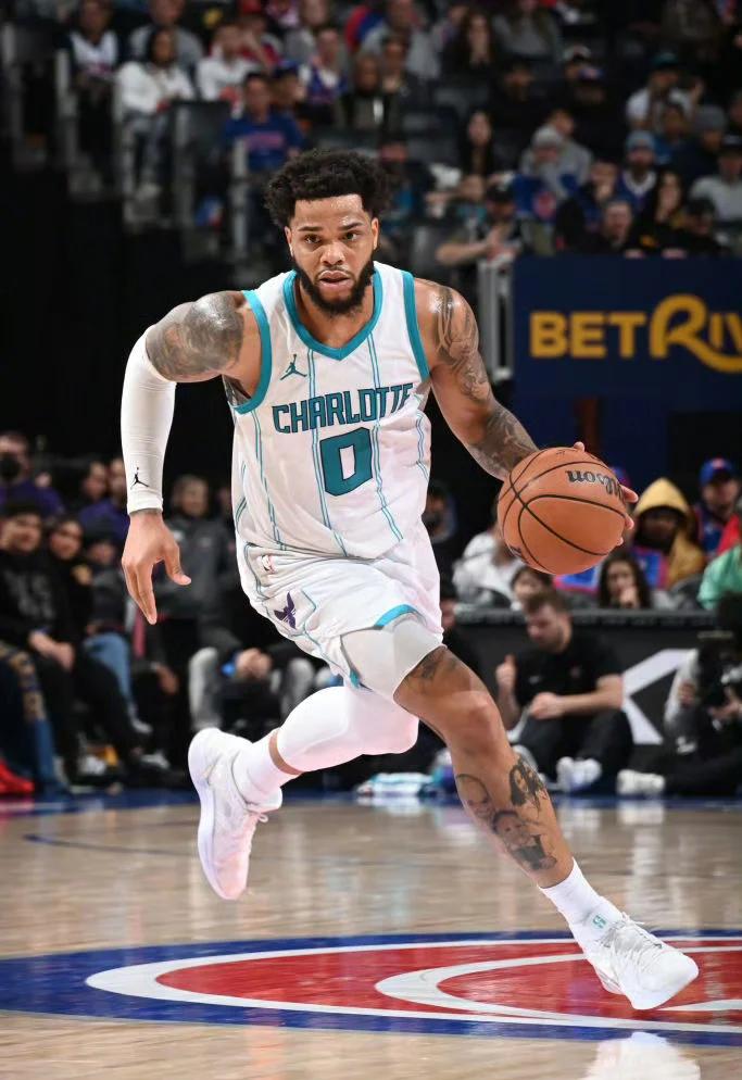 关于活塞前锋出色表现,球队阵容得到加强,战绩斐然的信息 关于活塞前锋出色表现,球队阵容得到加强,战绩斐然的信息