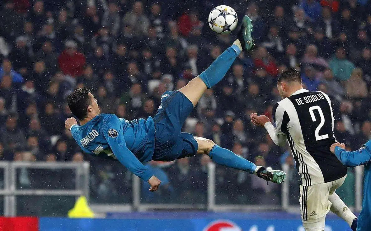 让人胆战心惊！欧冠比赛的精彩镜头令人难以忘怀，掌声雷动的简单介绍