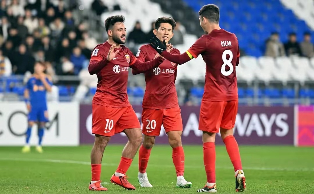 亚冠赛场激烈对决，中超球队力争晋级，全场震撼