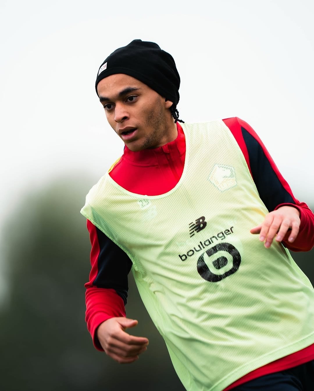 开云体育平台APP-里尔在比赛中表现出色，备受瞩目，表现亮眼