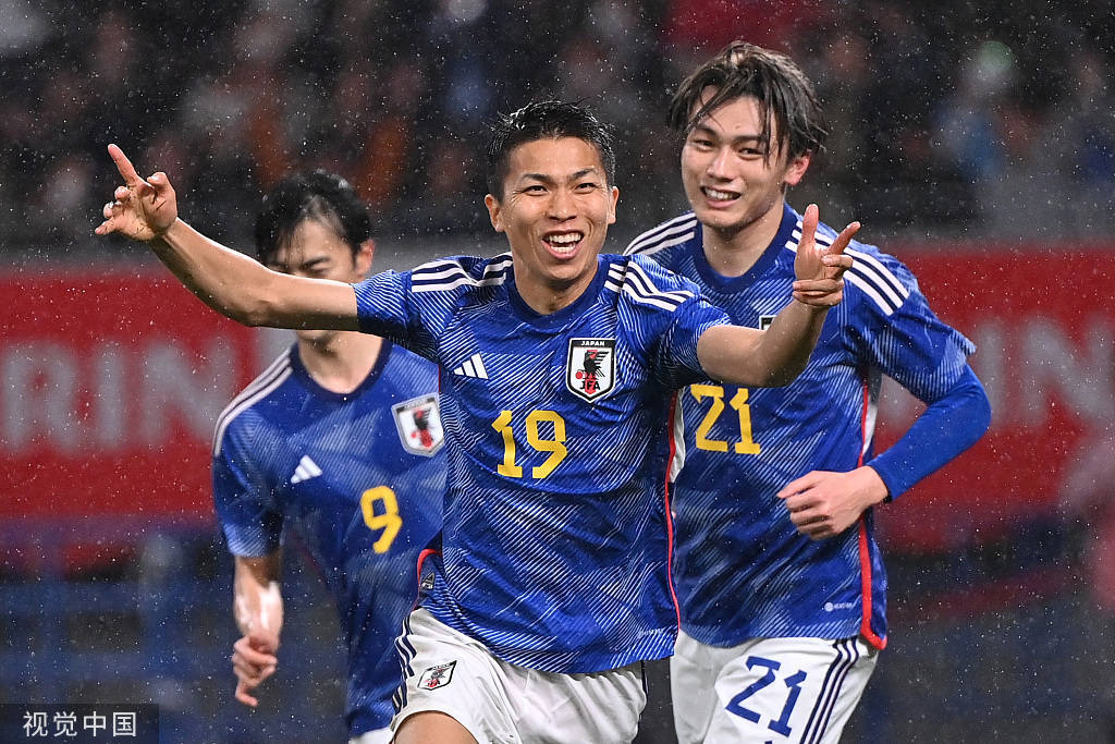 关于法国队逆转马来西亚队，黄鸭组合点燃赛场的信息