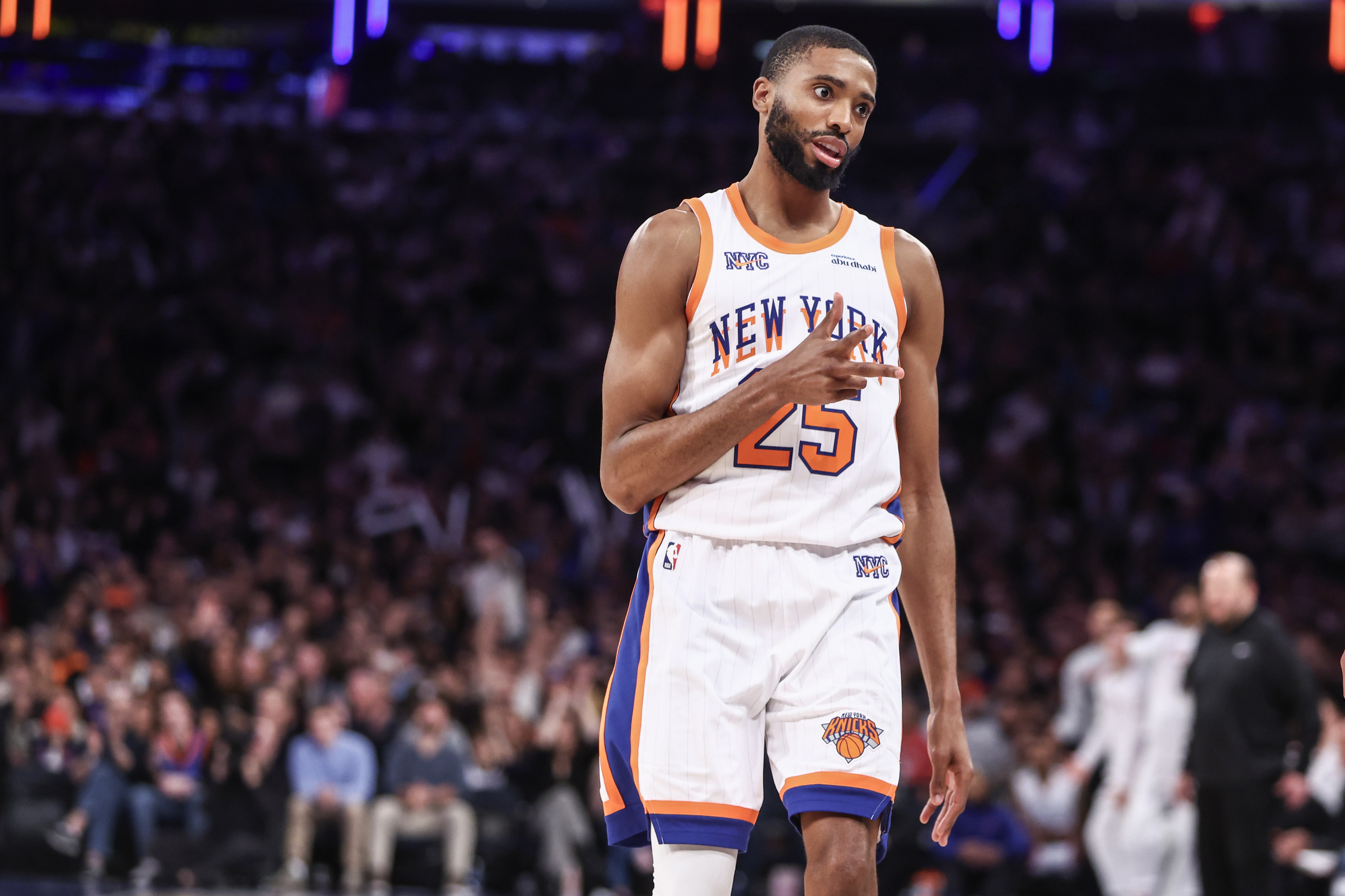 尼克斯完胜鹈鹕，霍勒迪高光表现