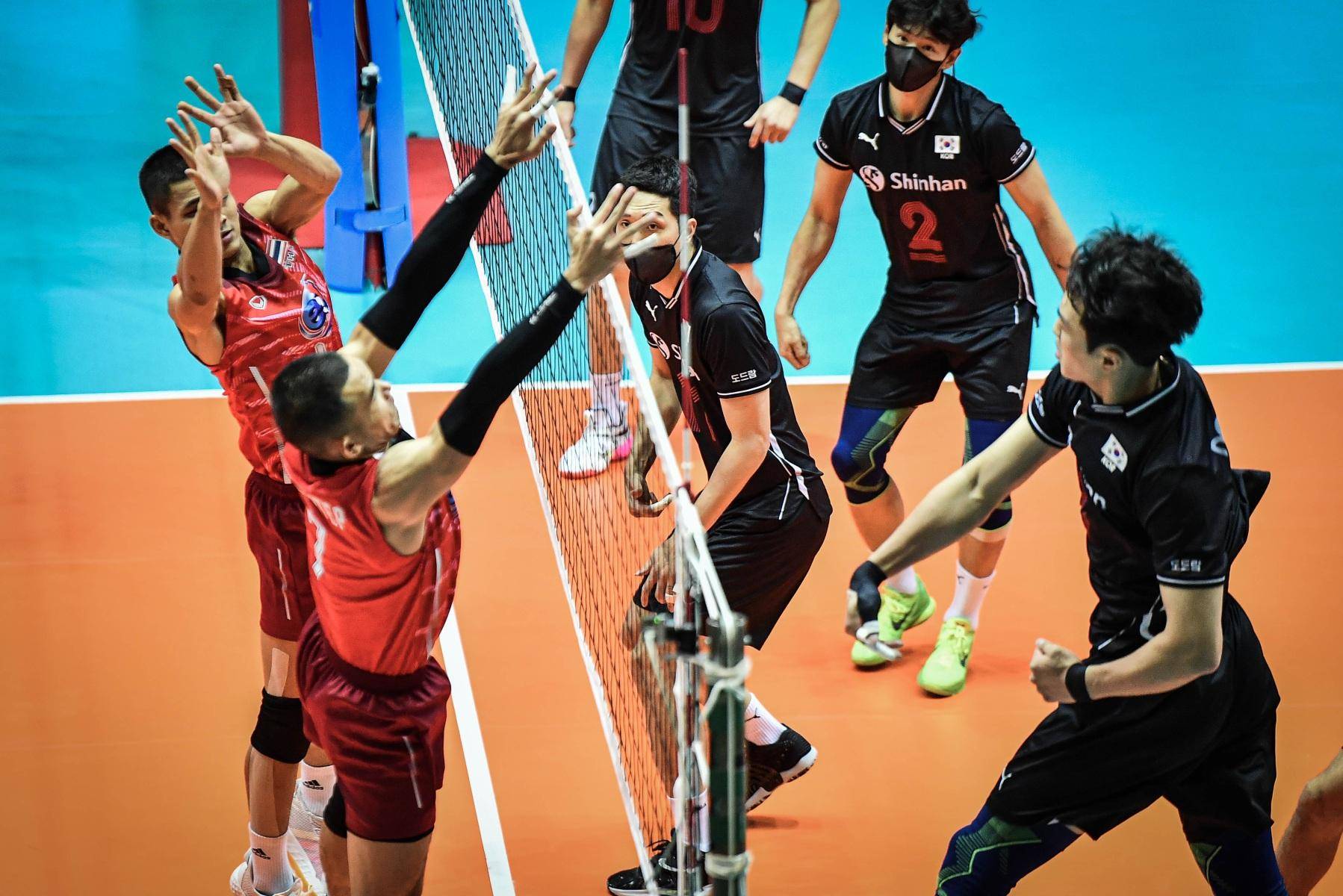 中国队鏖战法国队，黄鸭组合扛起全队