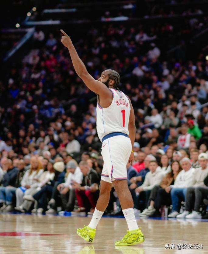 开云平台-快船绝杀独行侠，布克状态火热