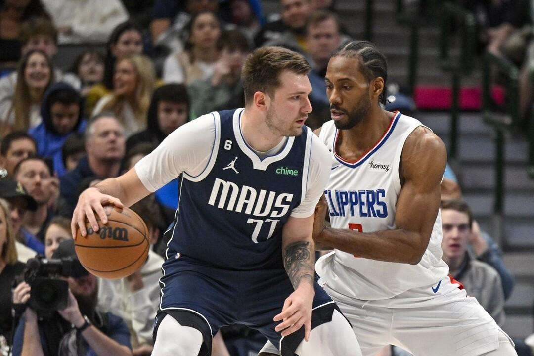 快船绝杀独行侠,布克状态火热 快船绝杀独行侠,布克状态火热